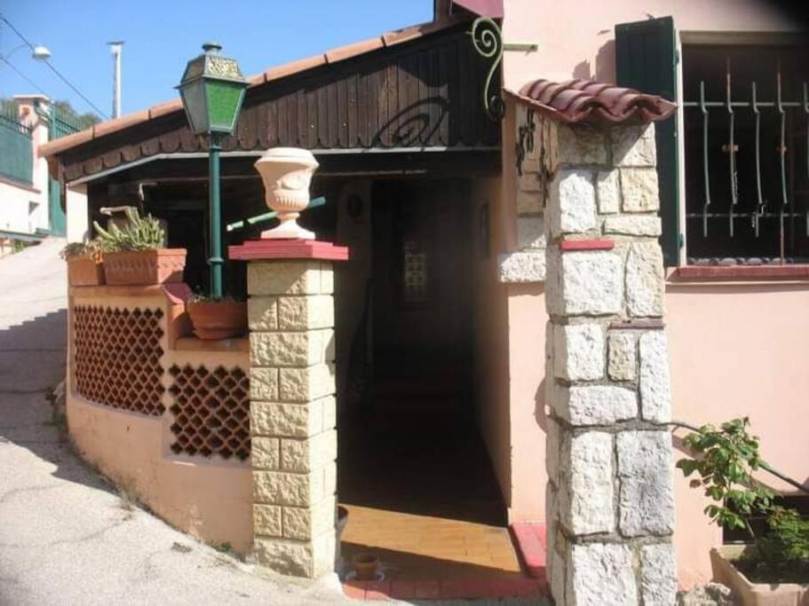 Maison Traditionnelle Sur Les Collines Nicoises * Nizza