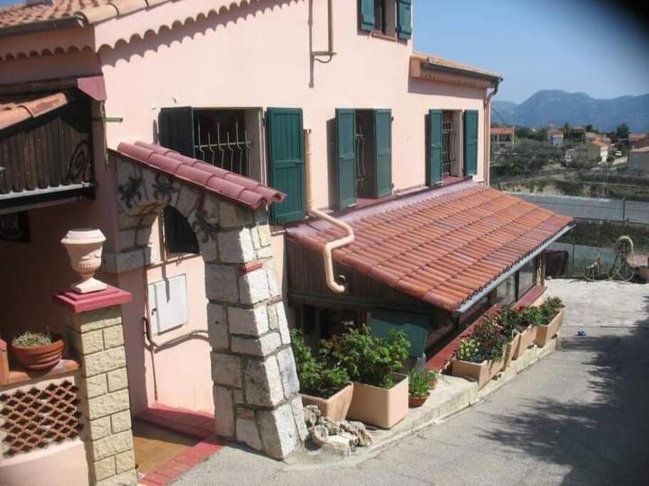 Maison Traditionnelle Sur Les Collines Nicoises * Nizza